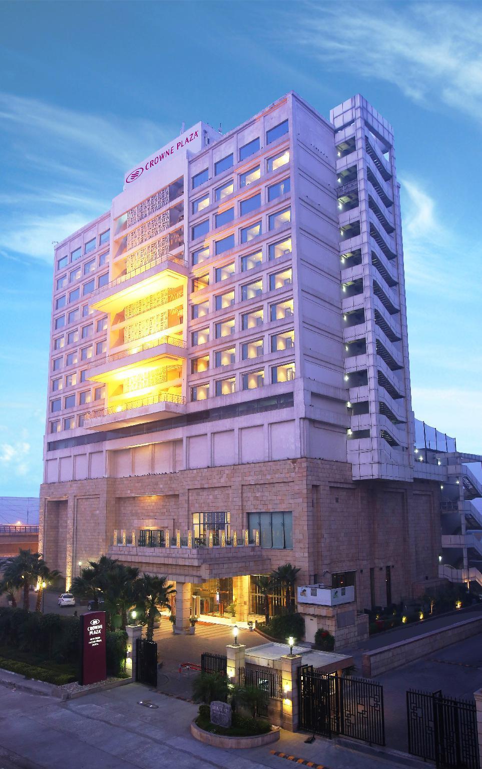 Crowne Plaza Mayur Vihar Noida By Ihg होटल 5*