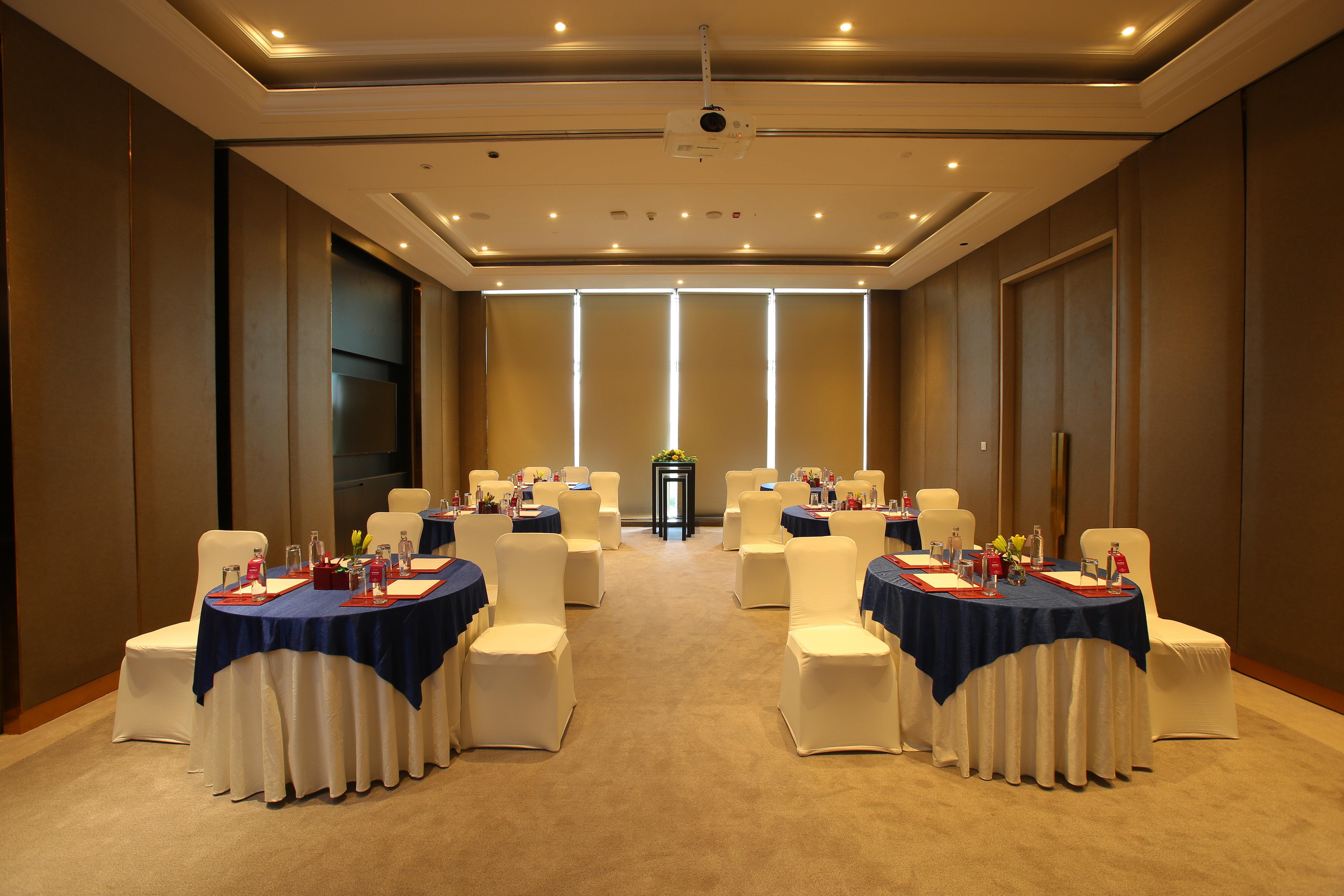 Crowne Plaza Mayur Vihar Noida By Ihg 5* New Delhi