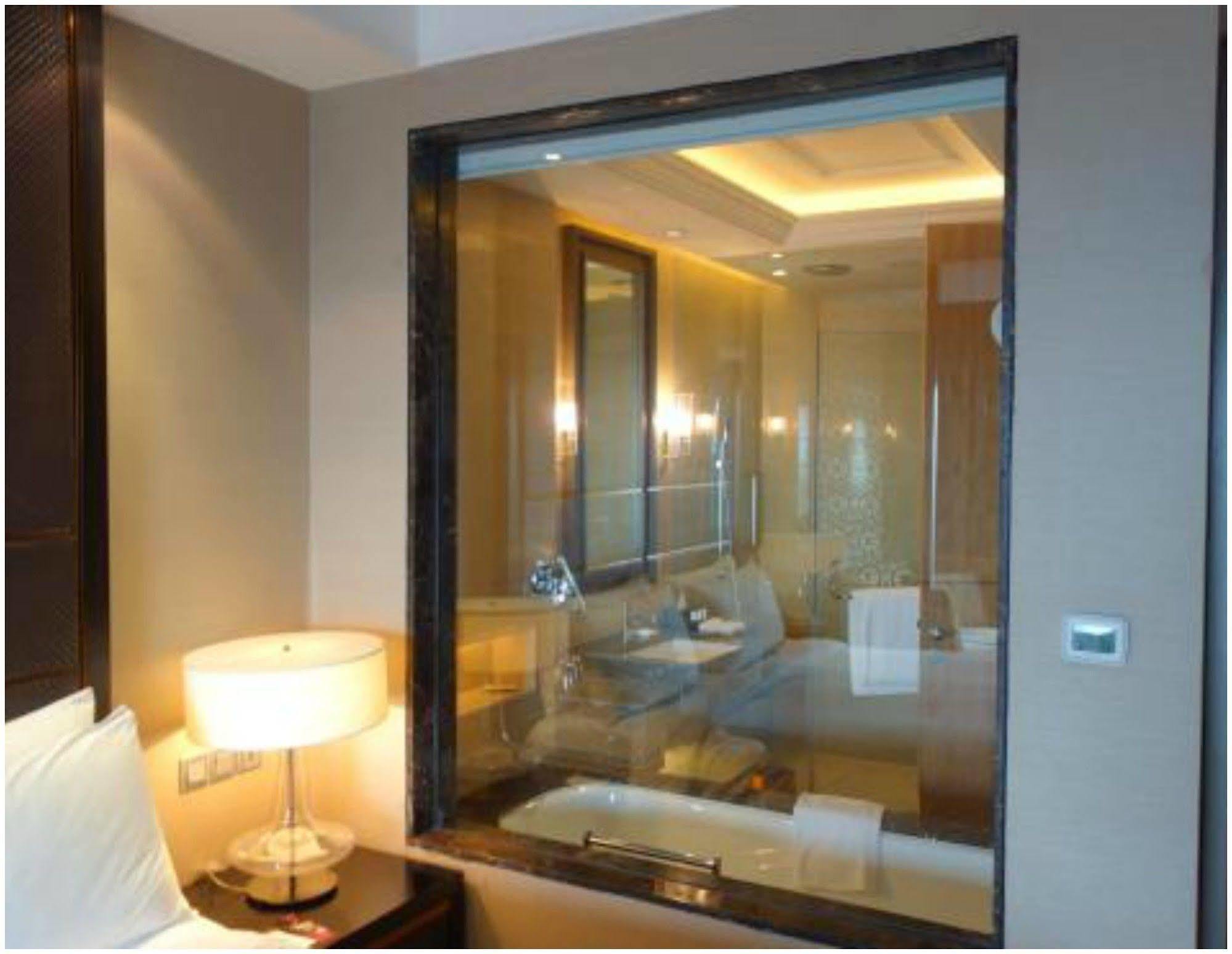 Crowne Plaza Mayur Vihar Noida By Ihg होटल